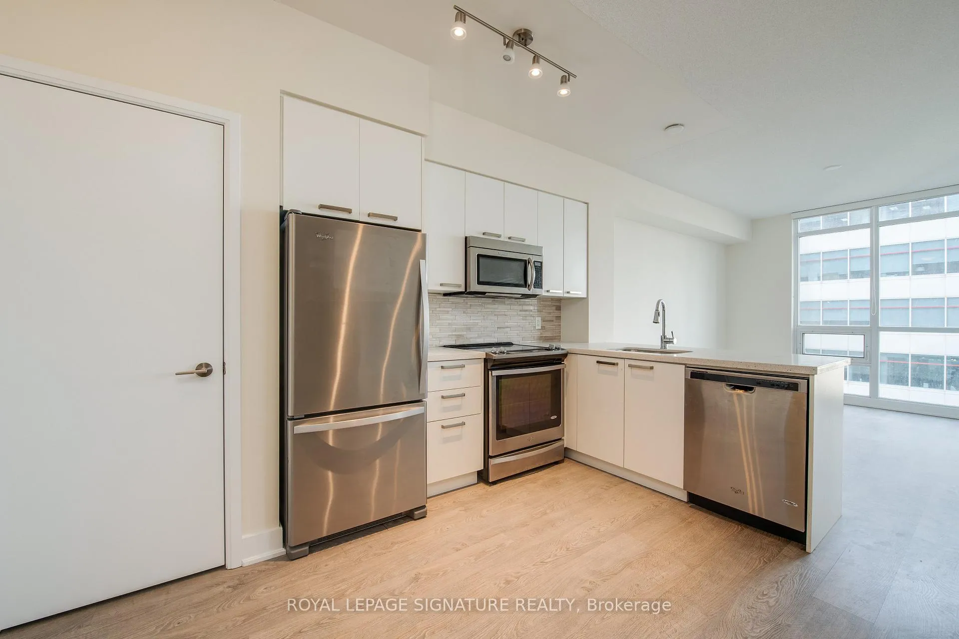 Photo 39 of Unit 806, 30 Roehampton Avenue, Toronto, Mount Pleasant West — HOMEH