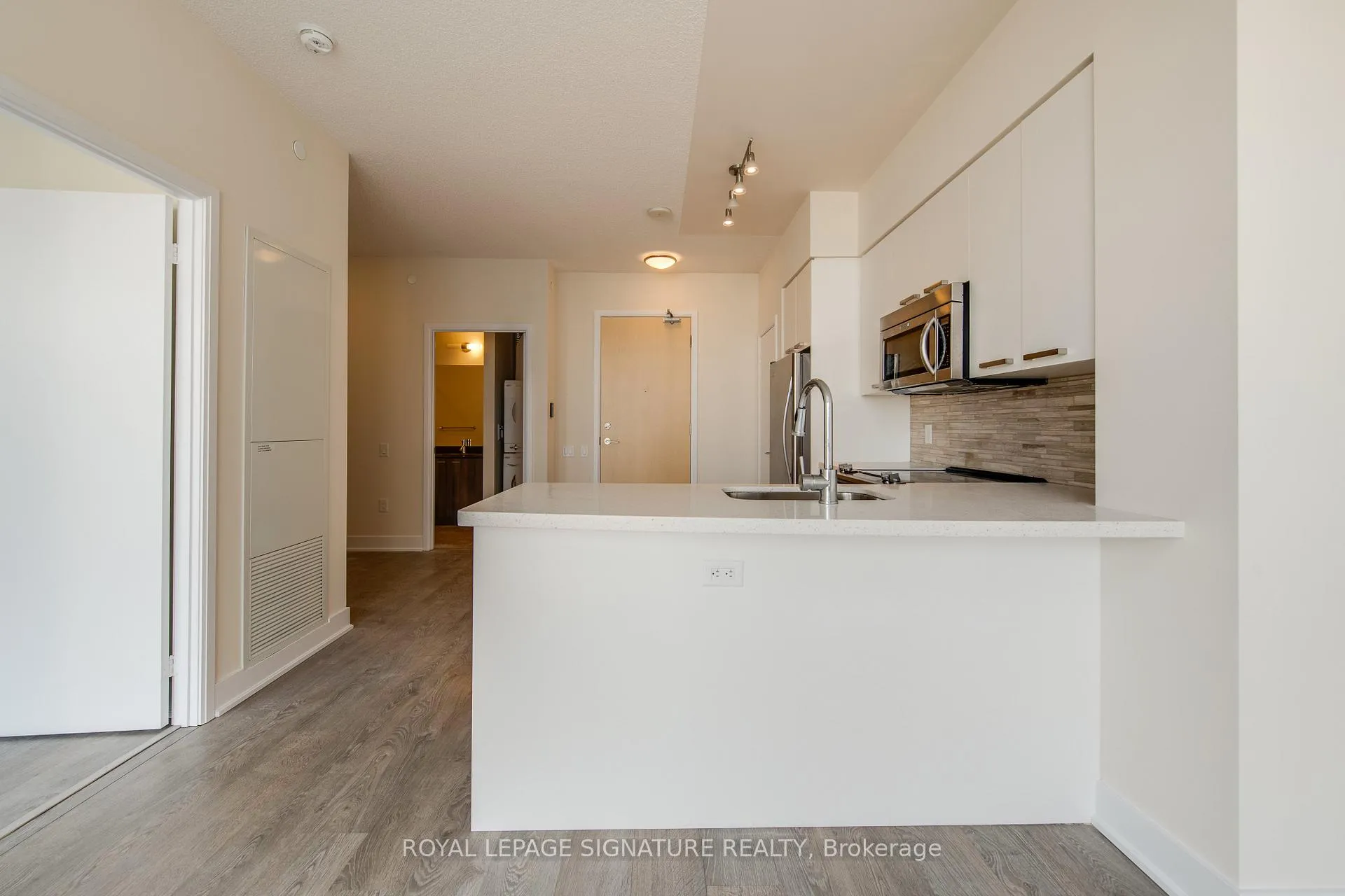 Photo 10 of Unit 806, 30 Roehampton Avenue, Toronto, Mount Pleasant West — HOMEH