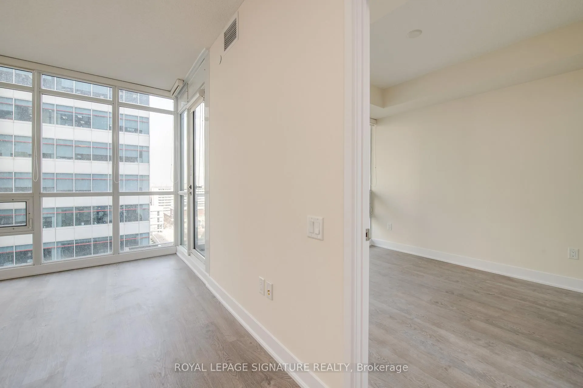 Photo 40 of Unit 806, 30 Roehampton Avenue, Toronto, Mount Pleasant West — HOMEH