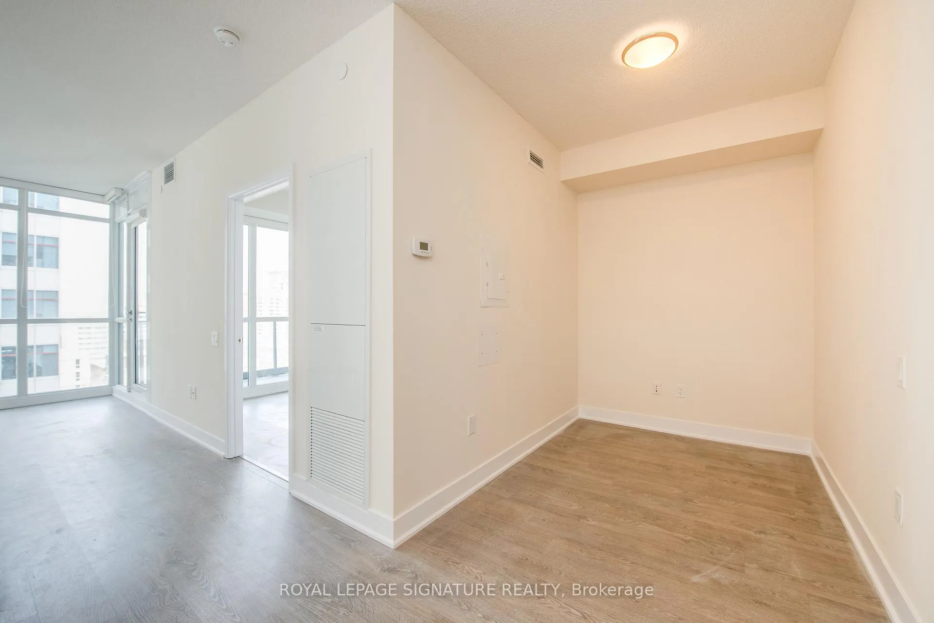 Photo 20 of Unit 806, 30 Roehampton Avenue, Toronto, Mount Pleasant West — HOMEH