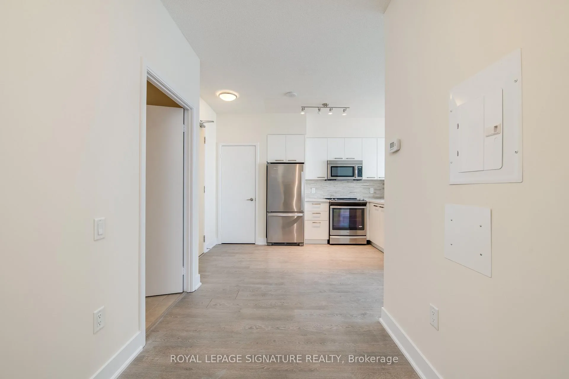 Photo 45 of Unit 806, 30 Roehampton Avenue, Toronto, Mount Pleasant West — HOMEH
