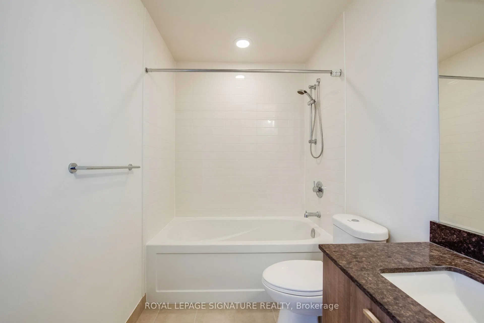 Photo 23 of Unit 806, 30 Roehampton Avenue, Toronto, Mount Pleasant West — HOMEH