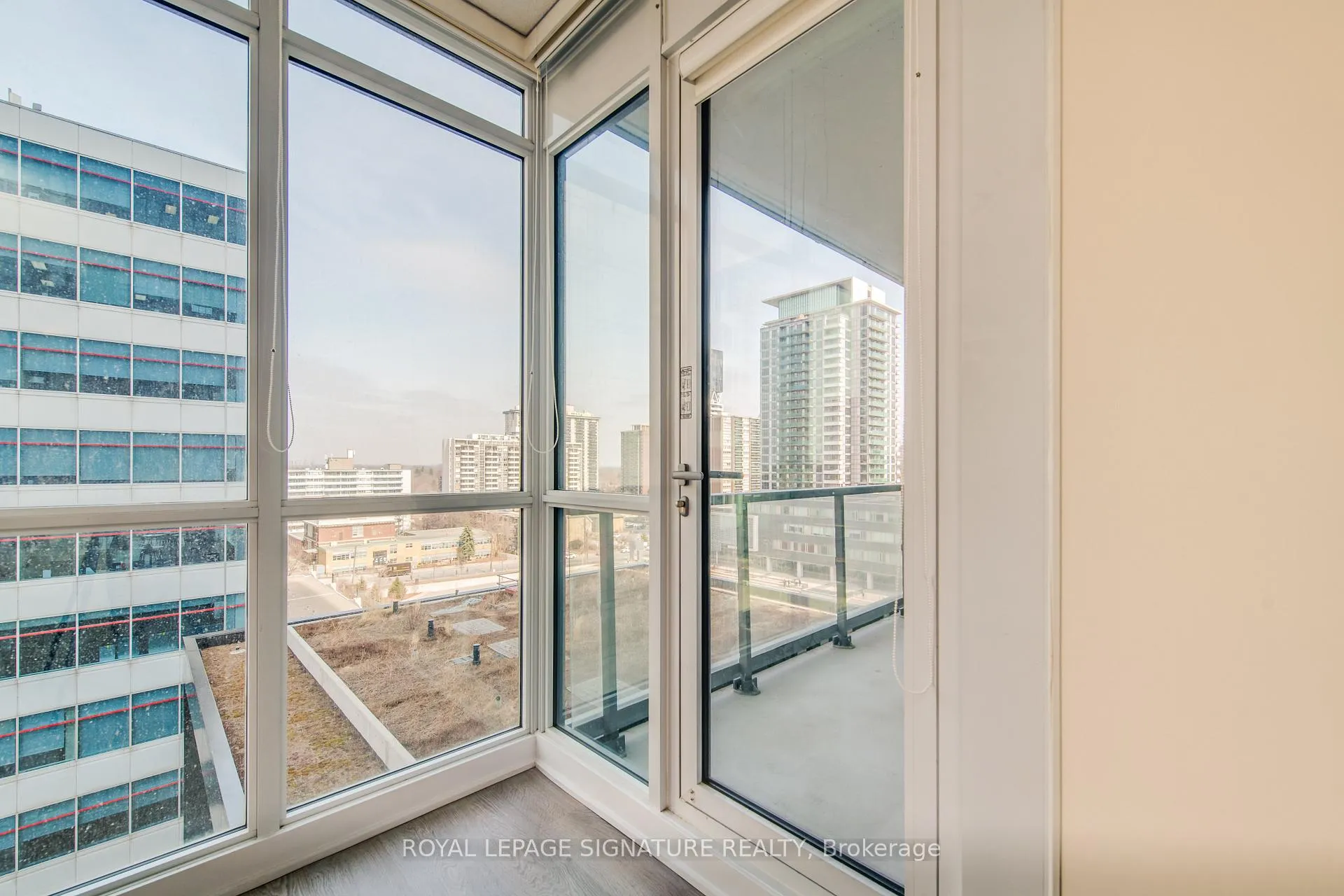 Photo 25 of Unit 806, 30 Roehampton Avenue, Toronto, Mount Pleasant West — HOMEH