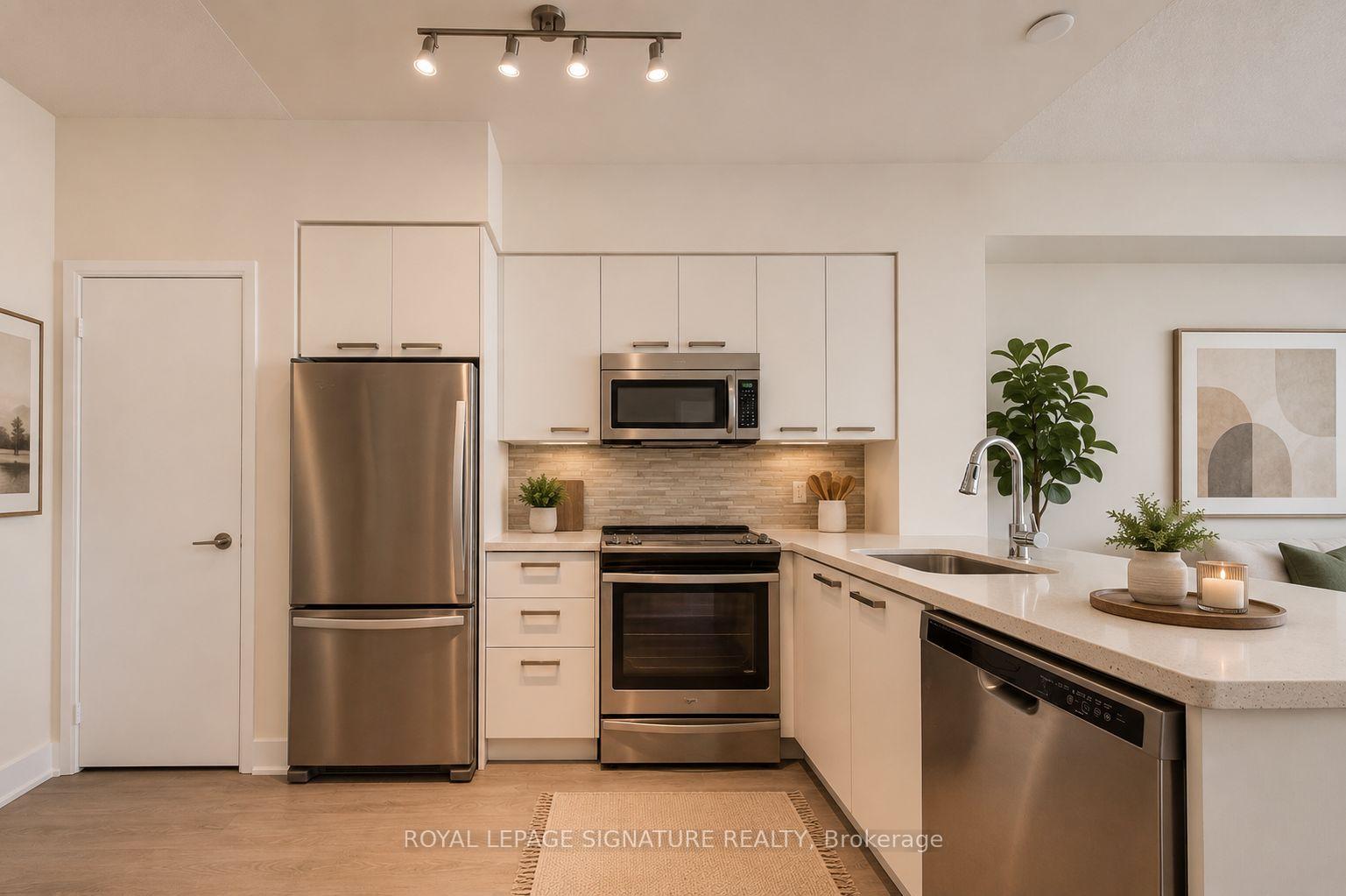 Photo 8 of Unit 806, 30 Roehampton Avenue, Toronto, Mount Pleasant West — HOMEH