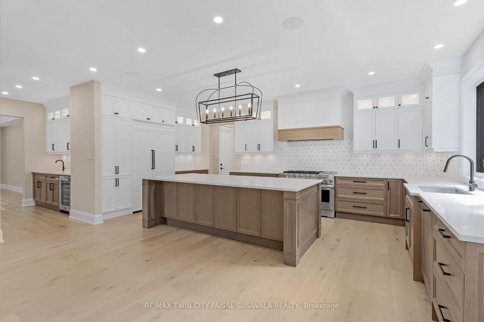 Photo 17 of 230 Stanley Drive, Waterloo, Uptown West — HOMEH