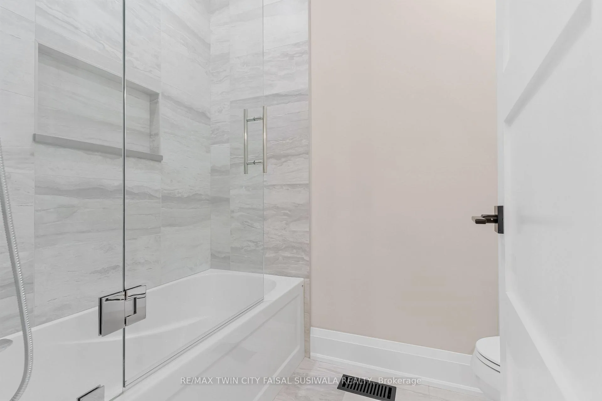 Photo 36 of 230 Stanley Drive, Waterloo, Uptown West — HOMEH