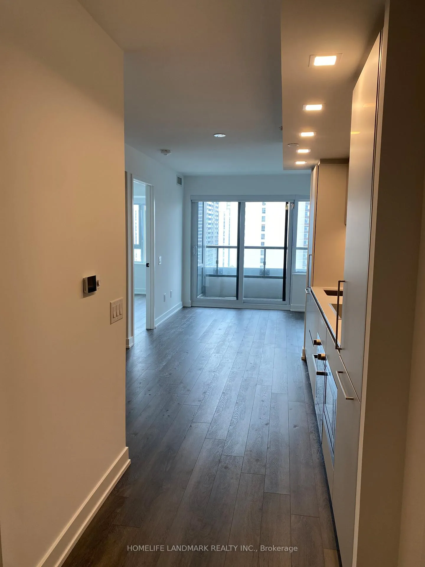 Photo 3 of Unit 1401, 609 Sherbourne Street, Toronto, North St. James Town — HOMEH