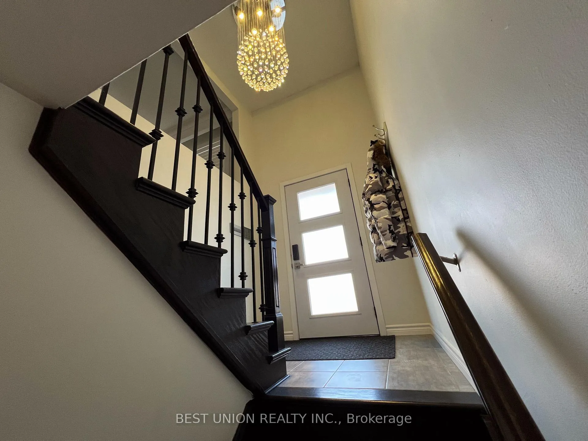Photo 3 of 41 Lavina Crescent, Hamilton, Mountview — HOMEH