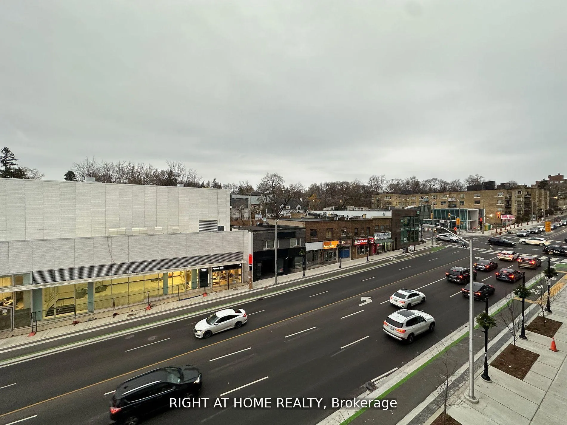 Photo 5 of Unit 320, 2020 Bathurst Street, Toronto, Humewood-Cedarvale — HOMEH