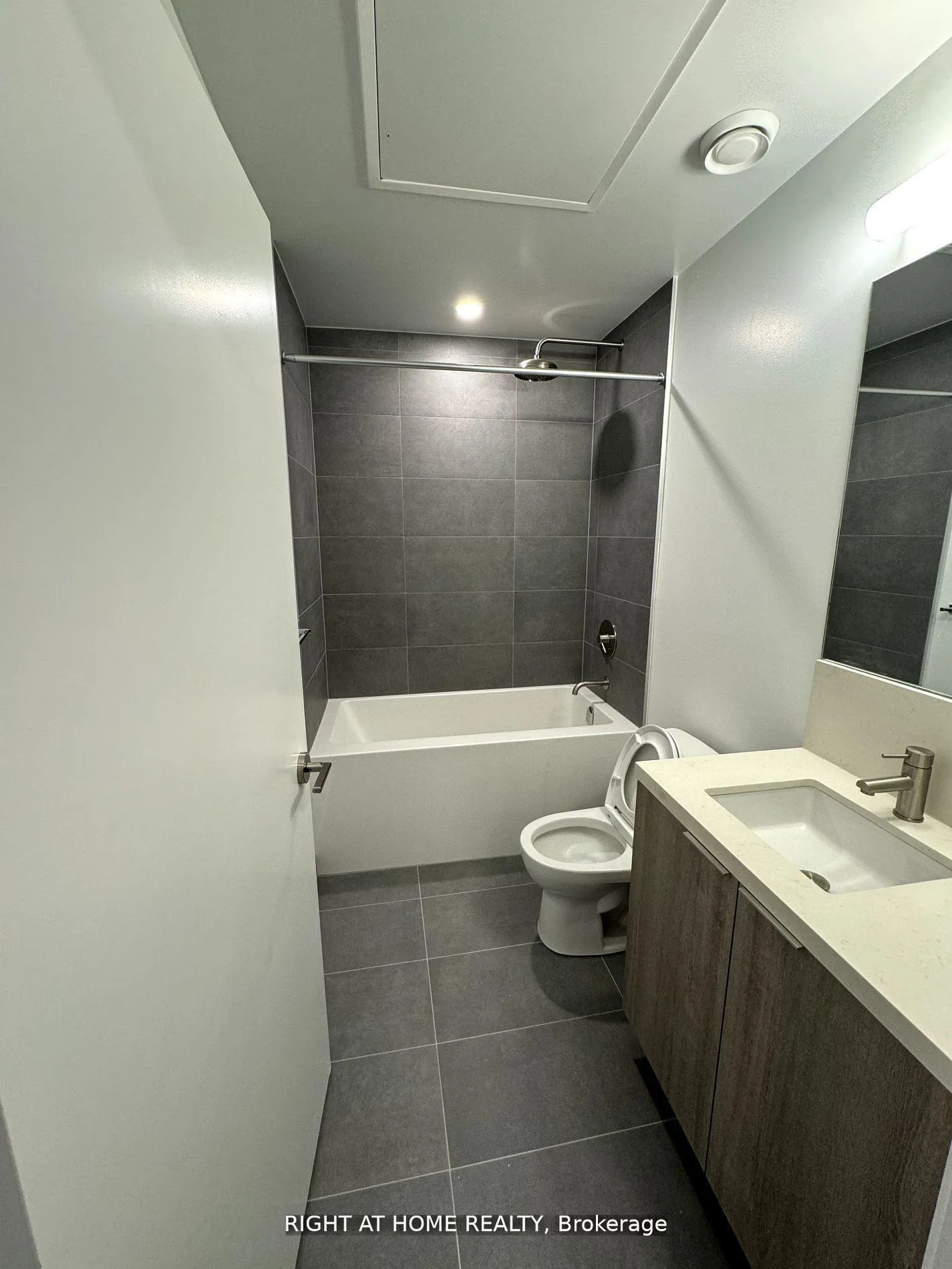 Photo 6 of Unit 320, 2020 Bathurst Street, Toronto, Humewood-Cedarvale — HOMEH