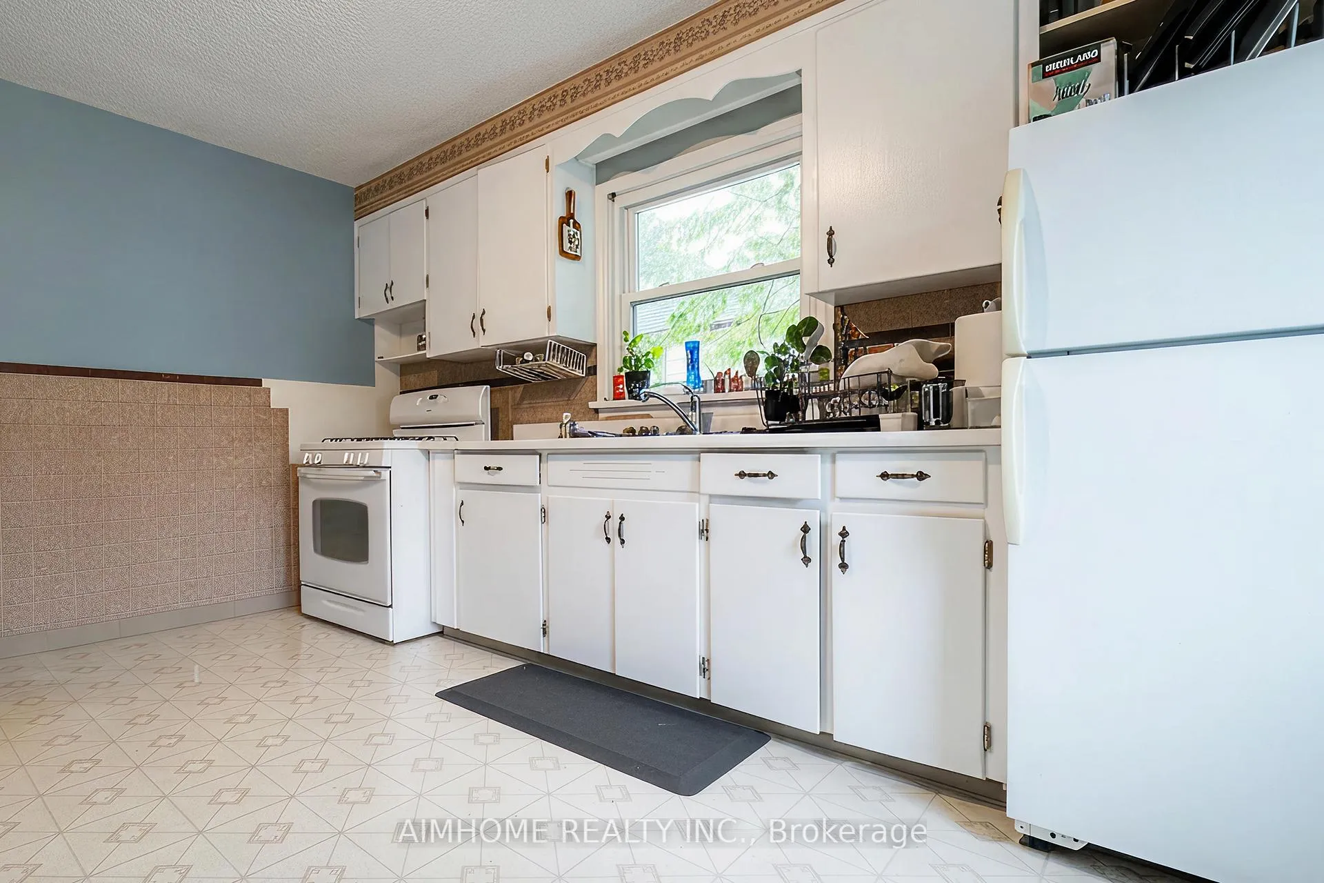 Photo 5 of 8 Munro Street, Thorold, Thorold Downtown — HOMEH