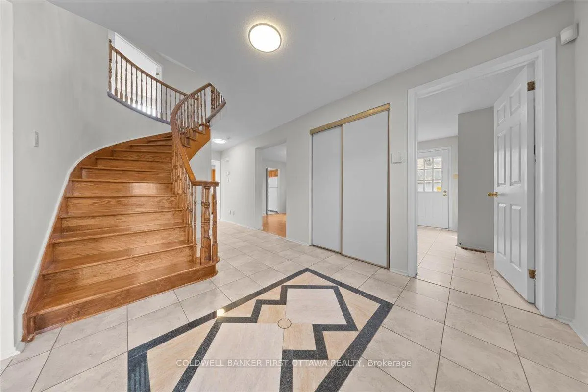 Photo 4 of 1841 Thistleleaf Crescent, Ottawa, Chapel Hill — HOMEH