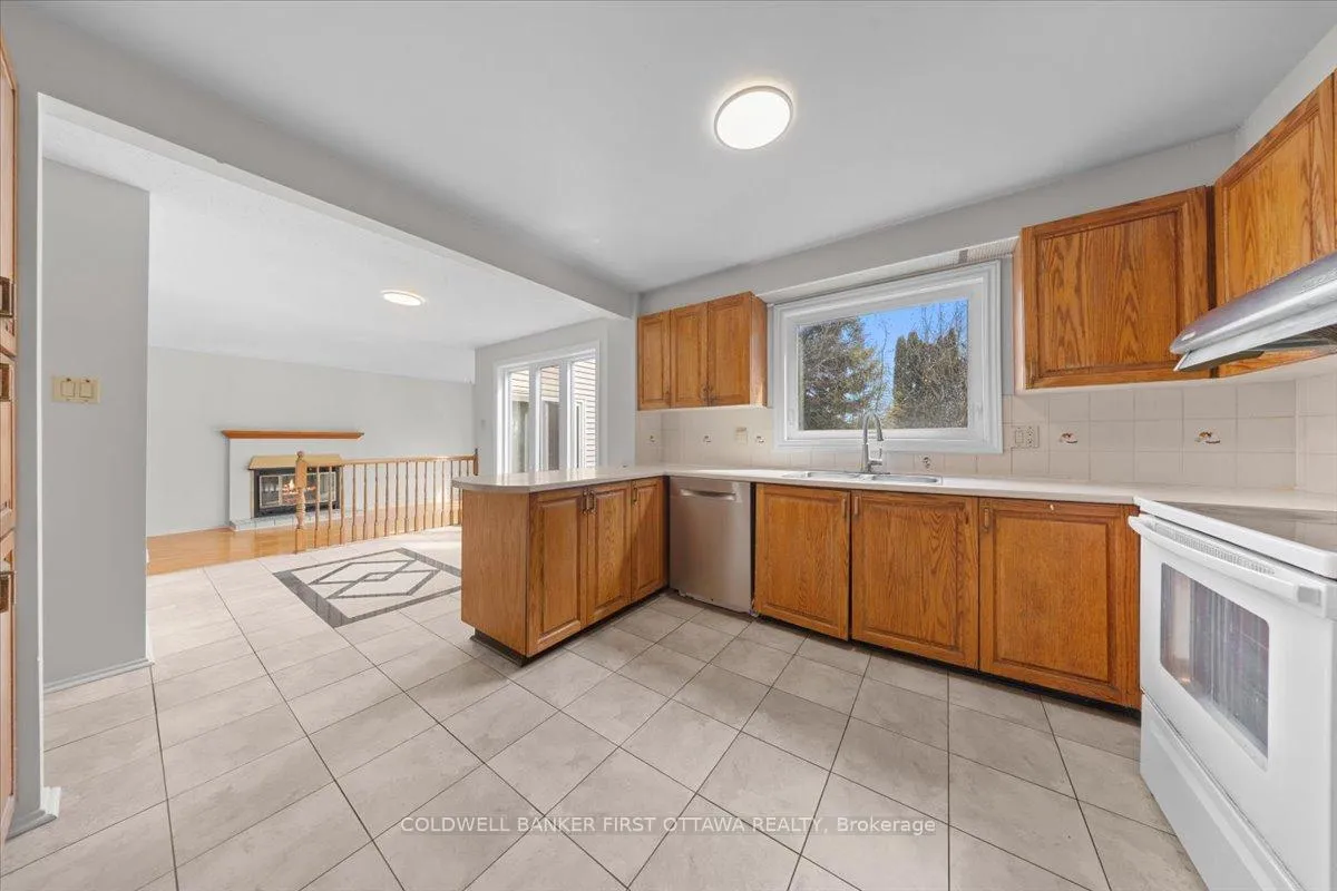 Photo 6 of 1841 Thistleleaf Crescent, Ottawa, Chapel Hill — HOMEH