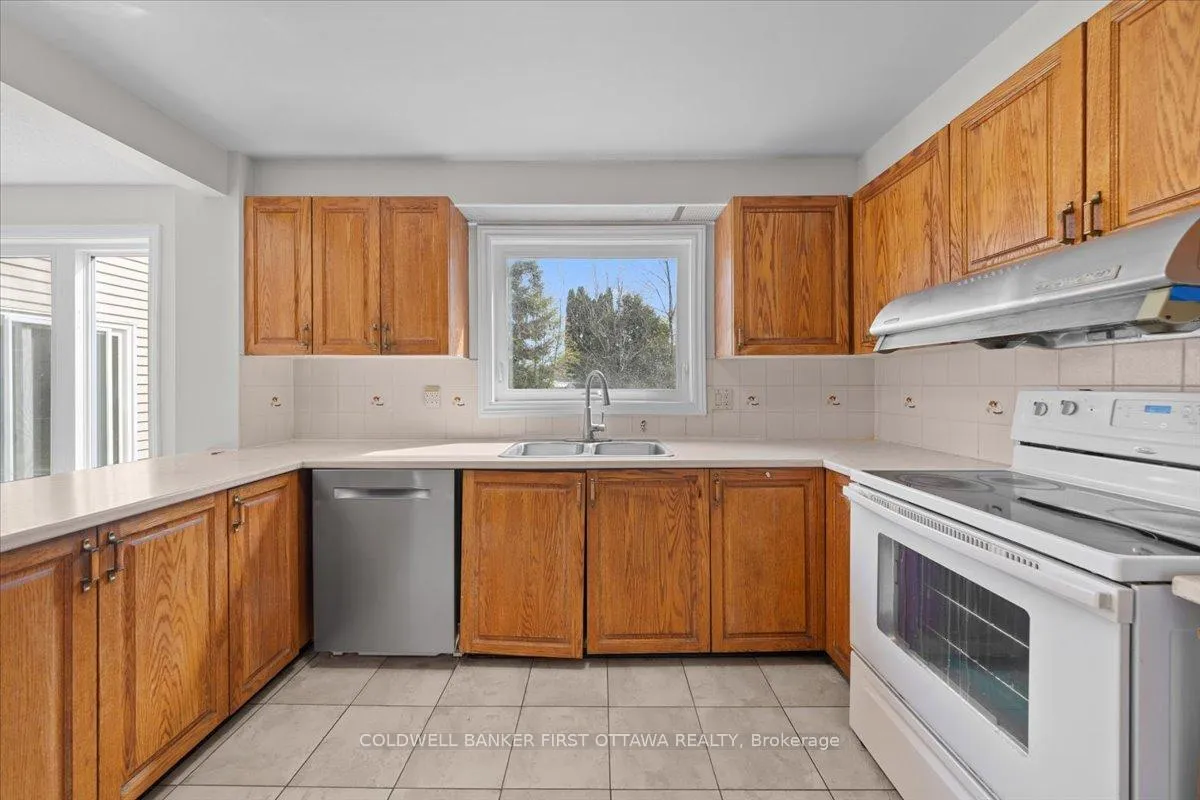 Photo 7 of 1841 Thistleleaf Crescent, Ottawa, Chapel Hill — HOMEH