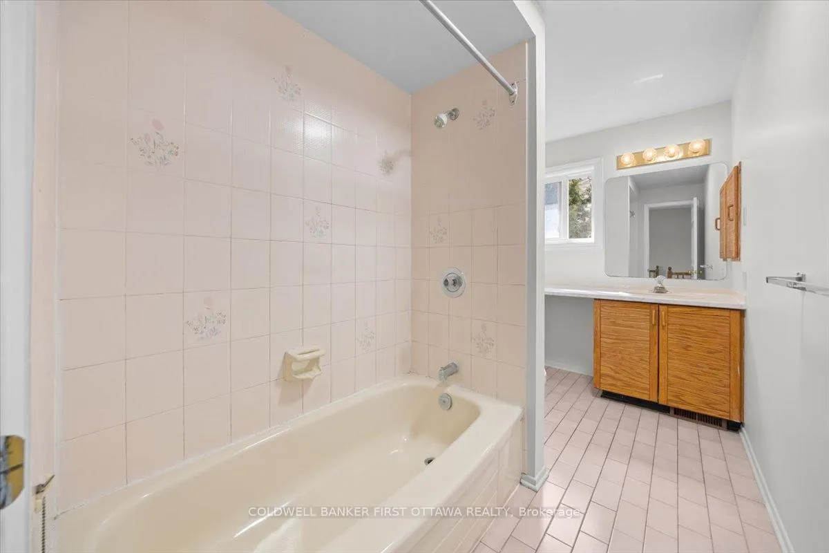 Photo 25 of 1841 Thistleleaf Crescent, Ottawa, Chapel Hill — HOMEH
