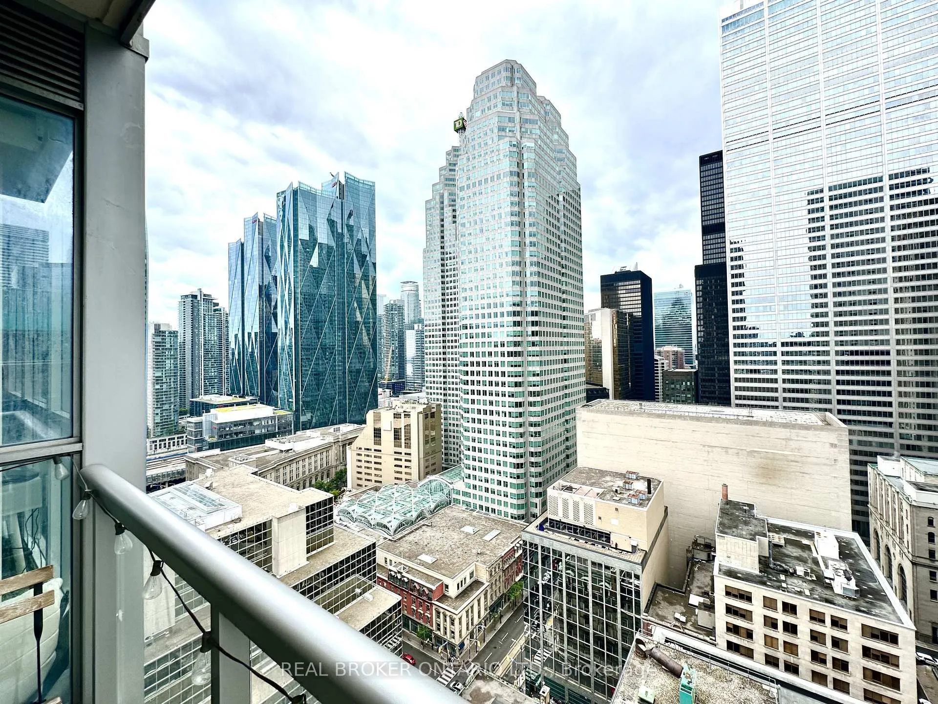 Photo 27 of Unit 2502, 88 Scott Street, Toronto, Church-Yonge Corridor — HOMEH