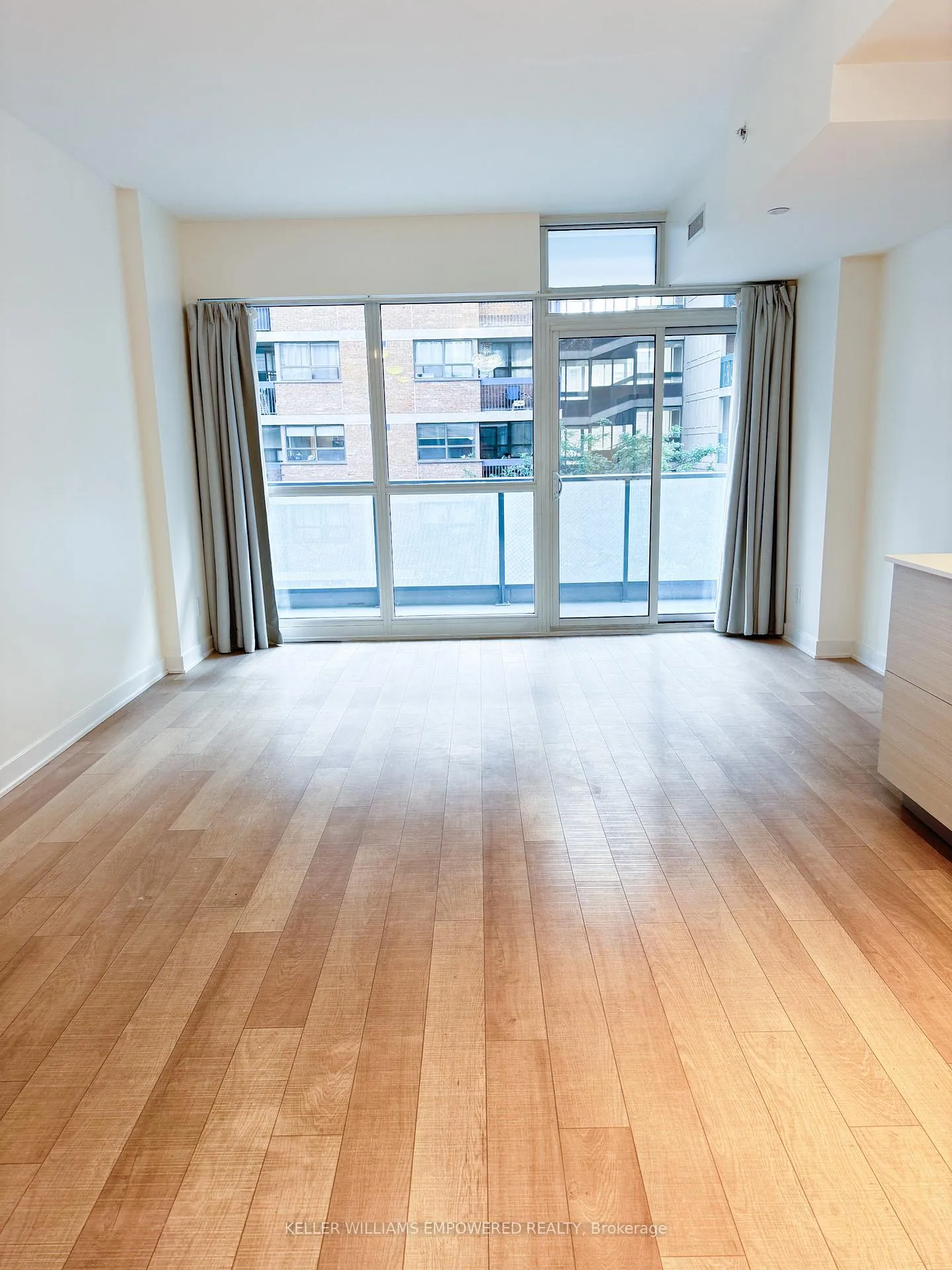 Photo 4 of Unit 406, 210 Simcoe Street, Toronto, Kensington-Chinatown — HOMEH
