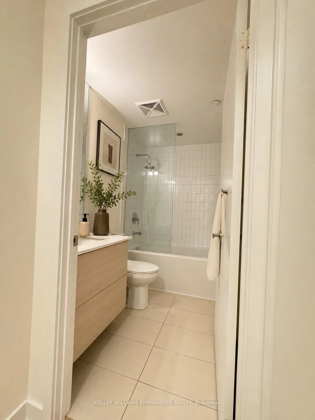 Photo 13 of Unit 406, 210 Simcoe Street, Toronto, Kensington-Chinatown — HOMEH