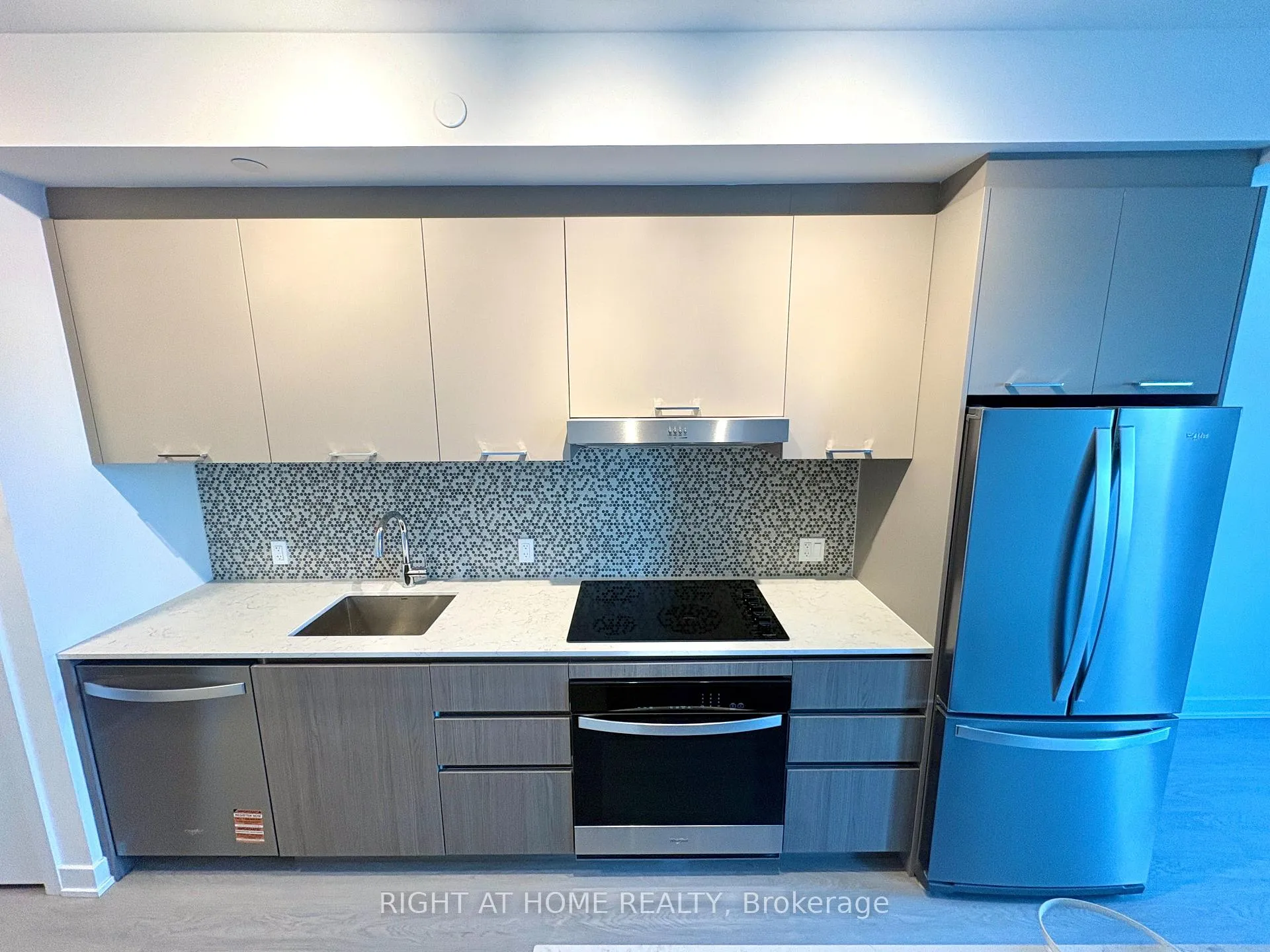 Photo 2 of Unit 221, 8188 Yonge Street, Vaughan, Uplands — HOMEH