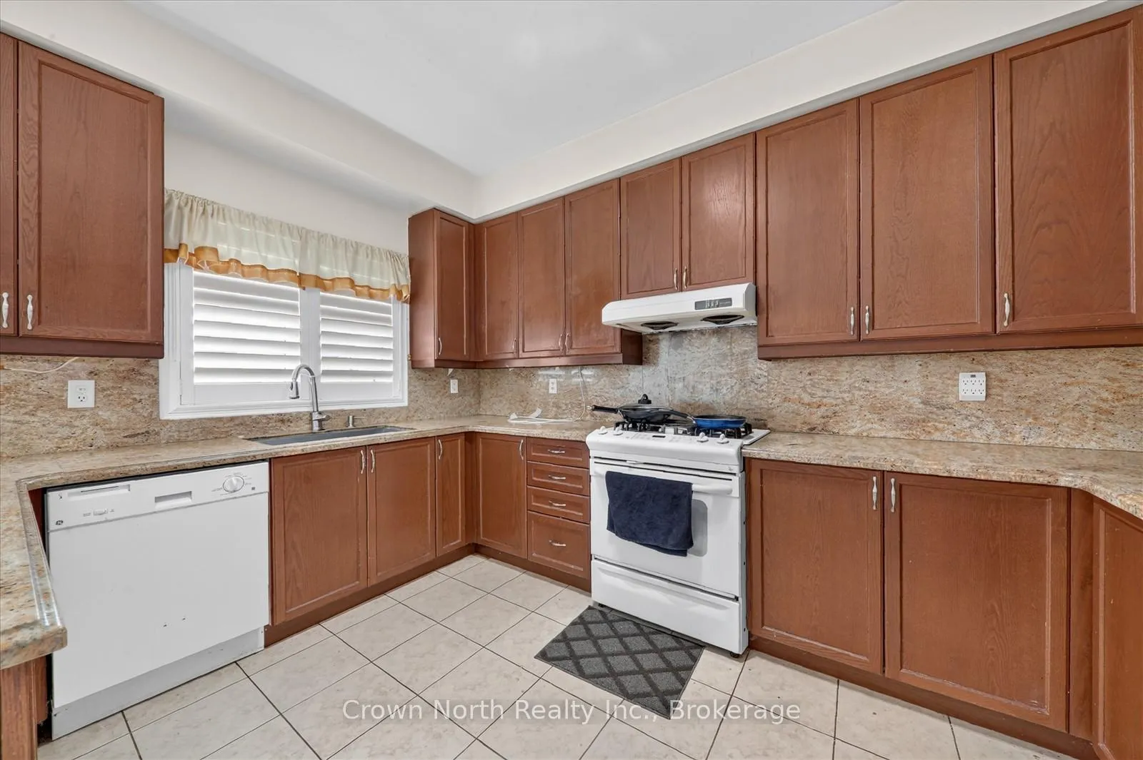 Photo 12 of 2 Mccarrick Street, Ajax, Northeast Ajax — HOMEH