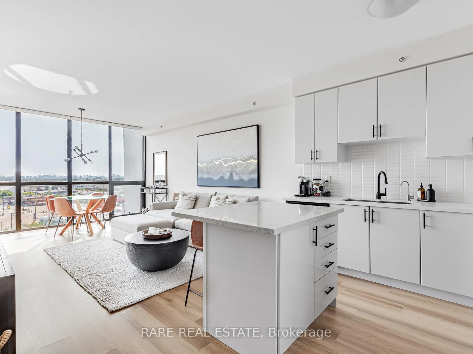 Photo 1 of Unit 810, 2900 Highway 7, Vaughan, Concord — HOMEH