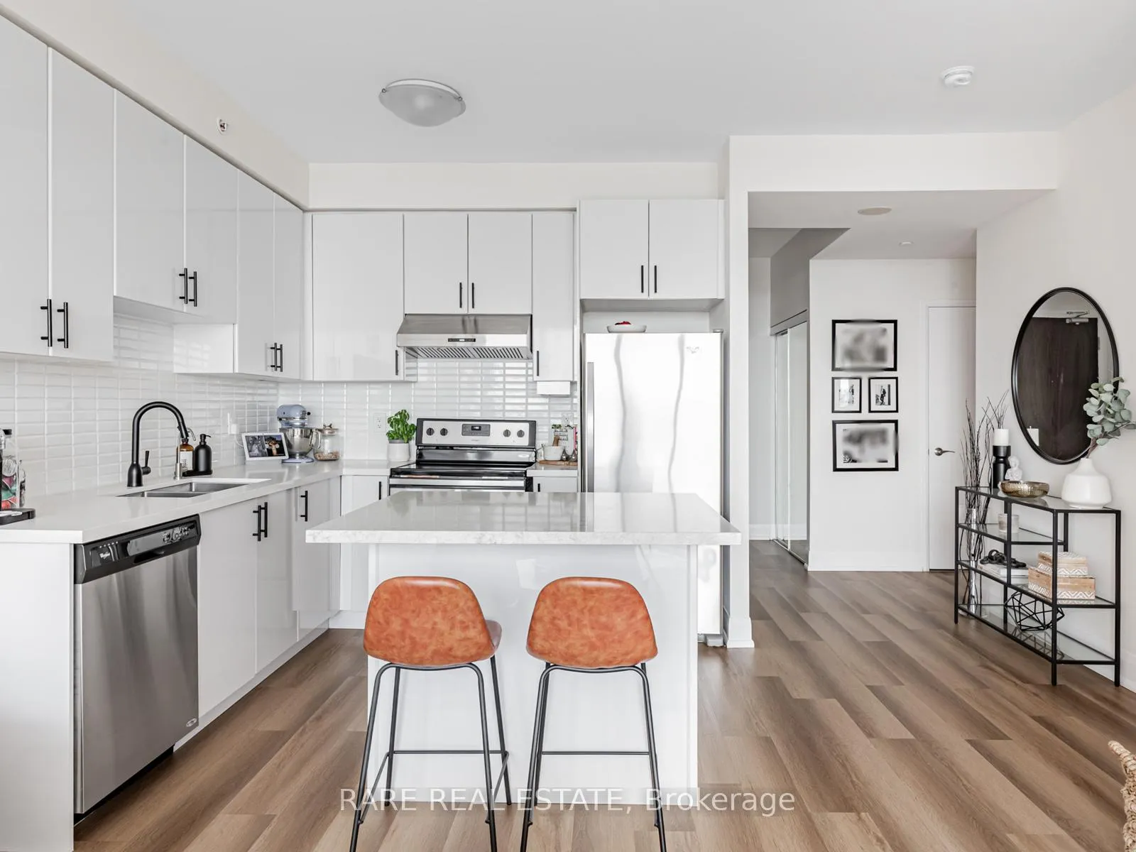 Photo 2 of Unit 810, 2900 Highway 7, Vaughan, Concord — HOMEH