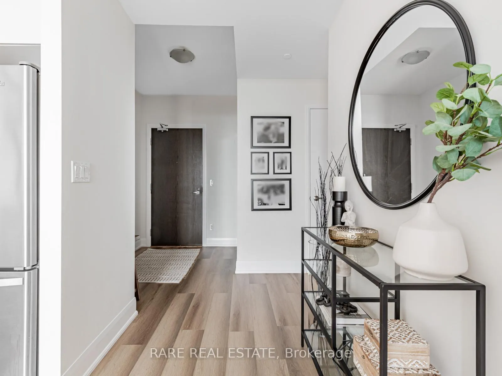 Photo 4 of Unit 810, 2900 Highway 7, Vaughan, Concord — HOMEH