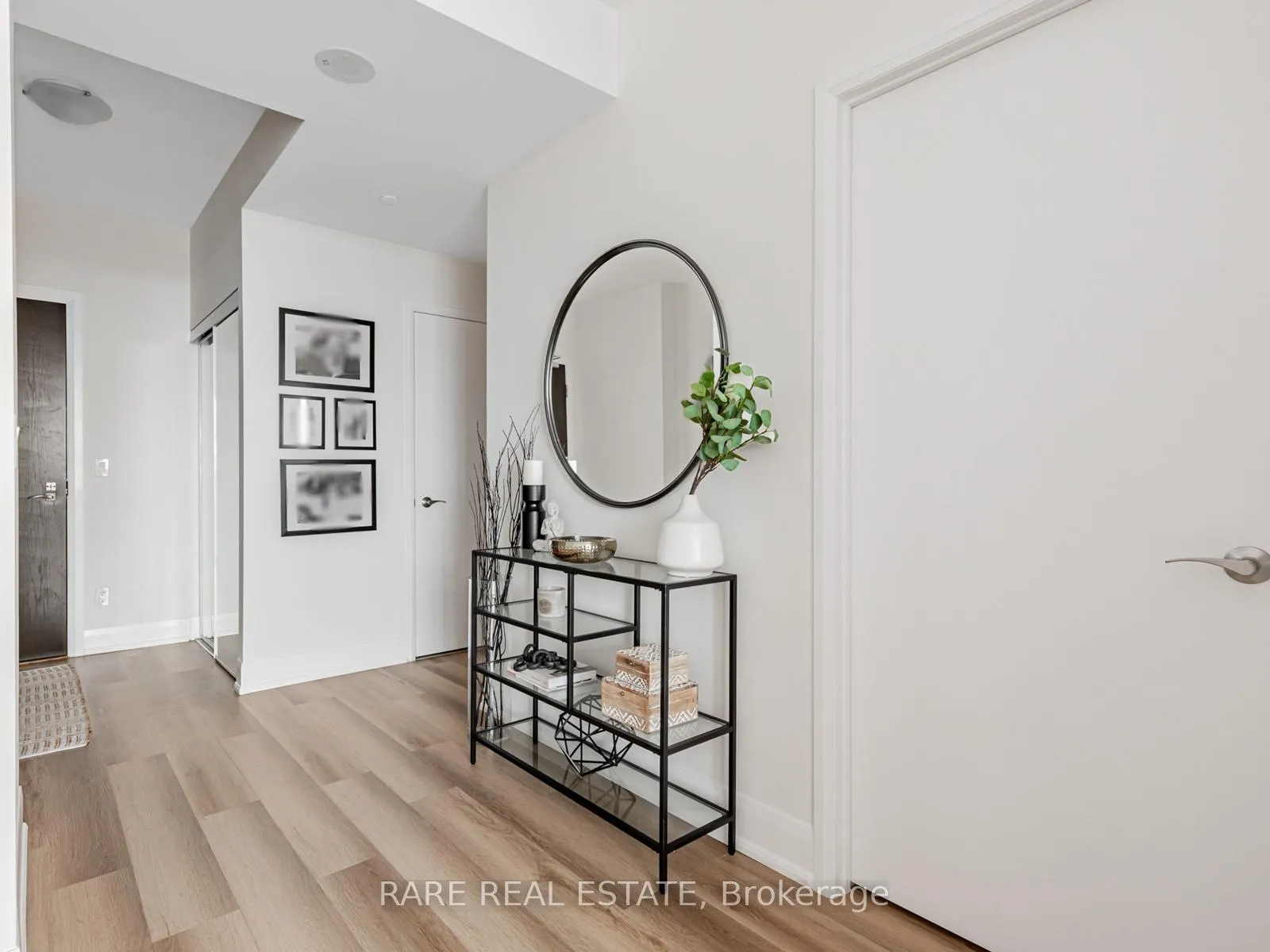 Photo 5 of Unit 810, 2900 Highway 7, Vaughan, Concord — HOMEH