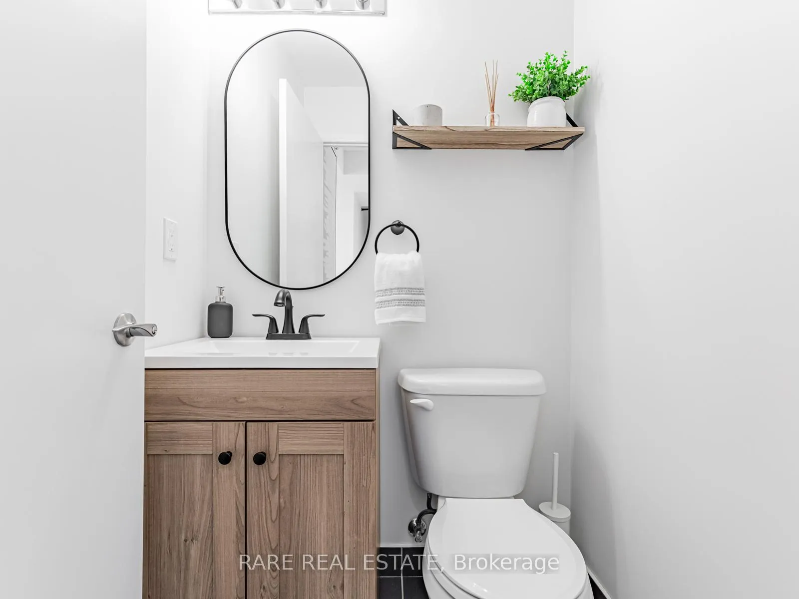 Photo 6 of Unit 810, 2900 Highway 7, Vaughan, Concord — HOMEH