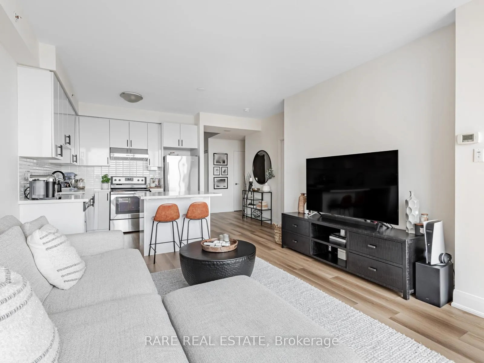Photo 9 of Unit 810, 2900 Highway 7, Vaughan, Concord — HOMEH