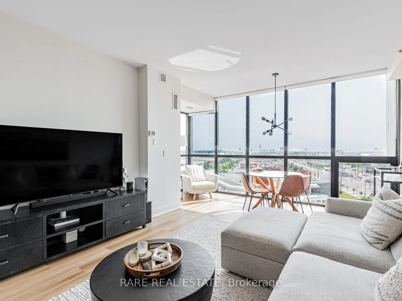 Photo 13 of Unit 810, 2900 Highway 7, Vaughan, Concord — HOMEH