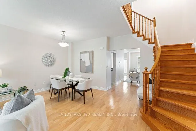 Photo 6 of 25 Interlacken Way, Markham, Unionville — HOMEH
