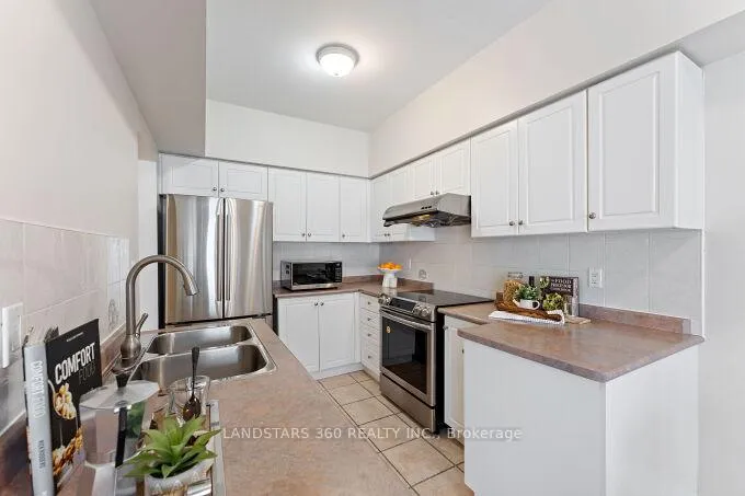 Photo 23 of 25 Interlacken Way, Markham, Unionville — HOMEH