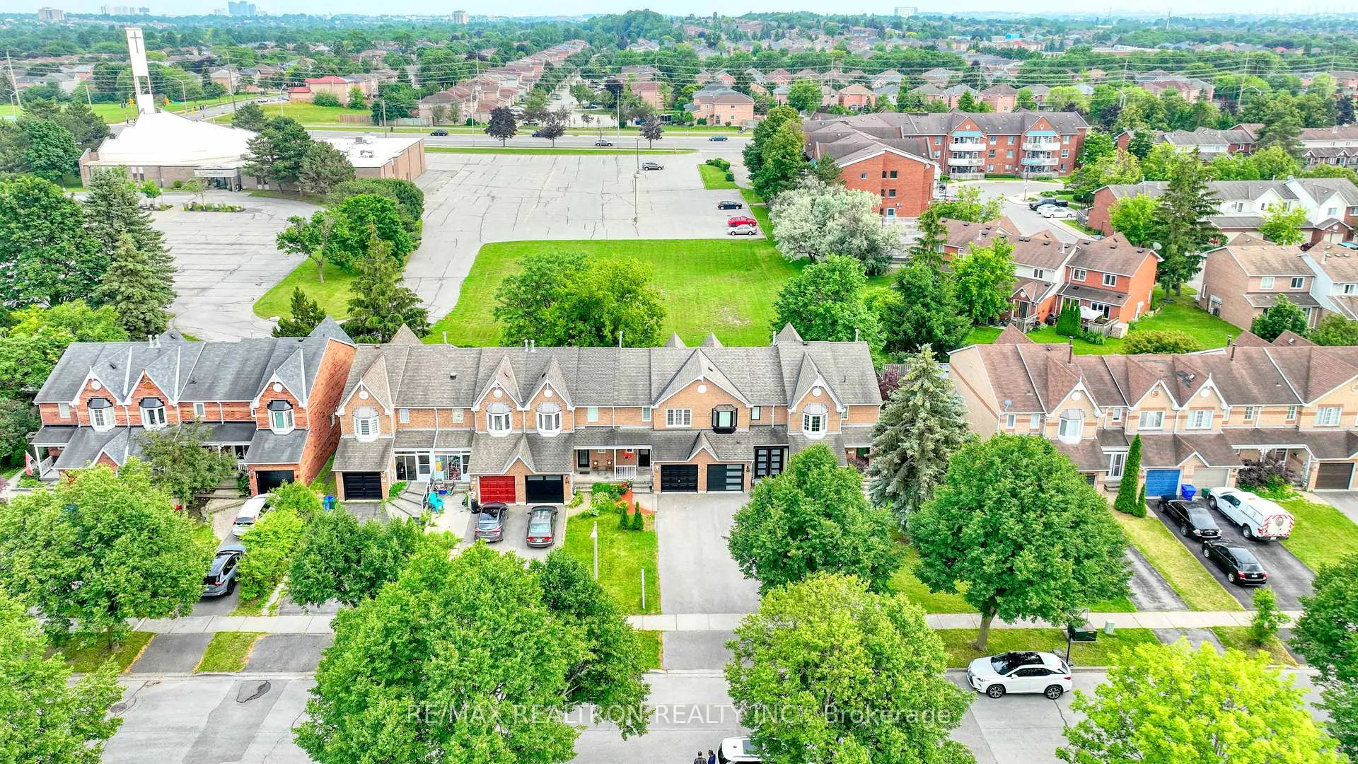 Photo 2 of 42 Mccullock Crescent, Ajax, Northwest Ajax — HOMEH