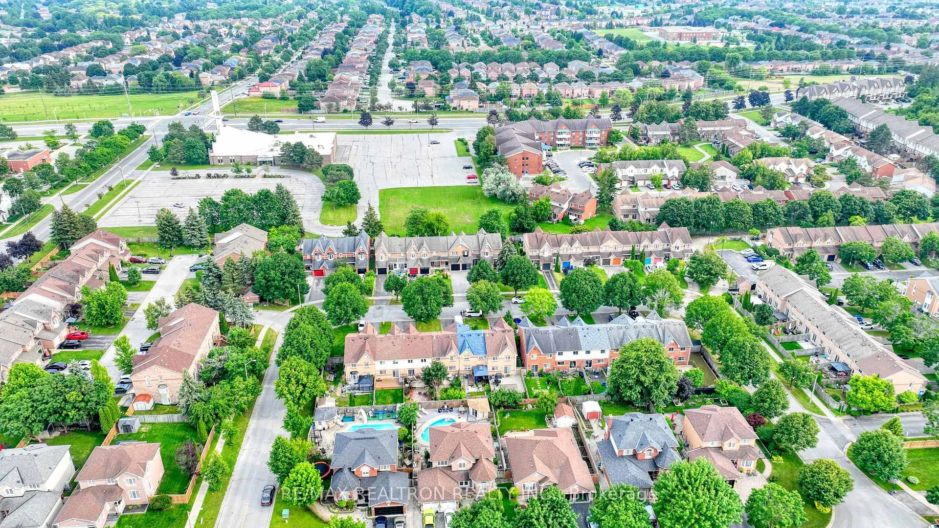 Photo 3 of 42 Mccullock Crescent, Ajax, Northwest Ajax — HOMEH