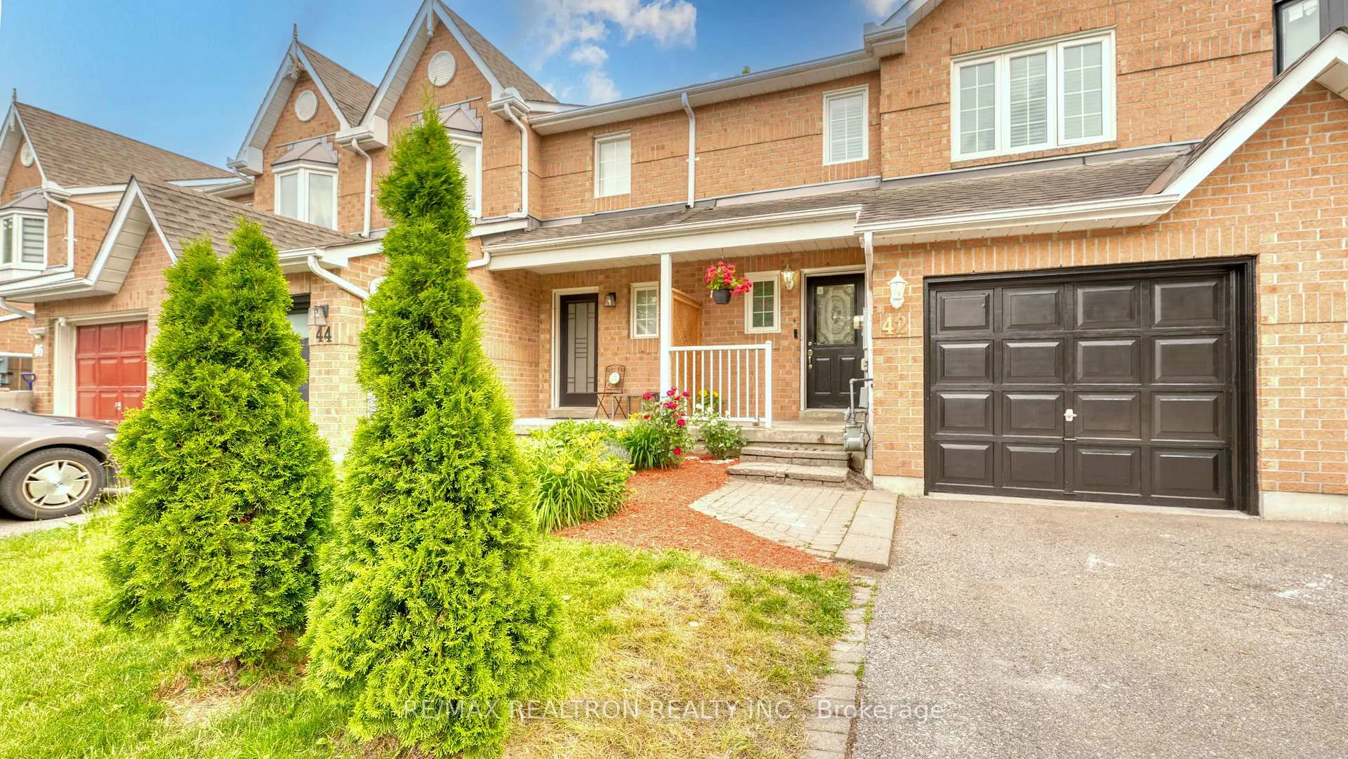 Photo 4 of 42 Mccullock Crescent, Ajax, Northwest Ajax — HOMEH