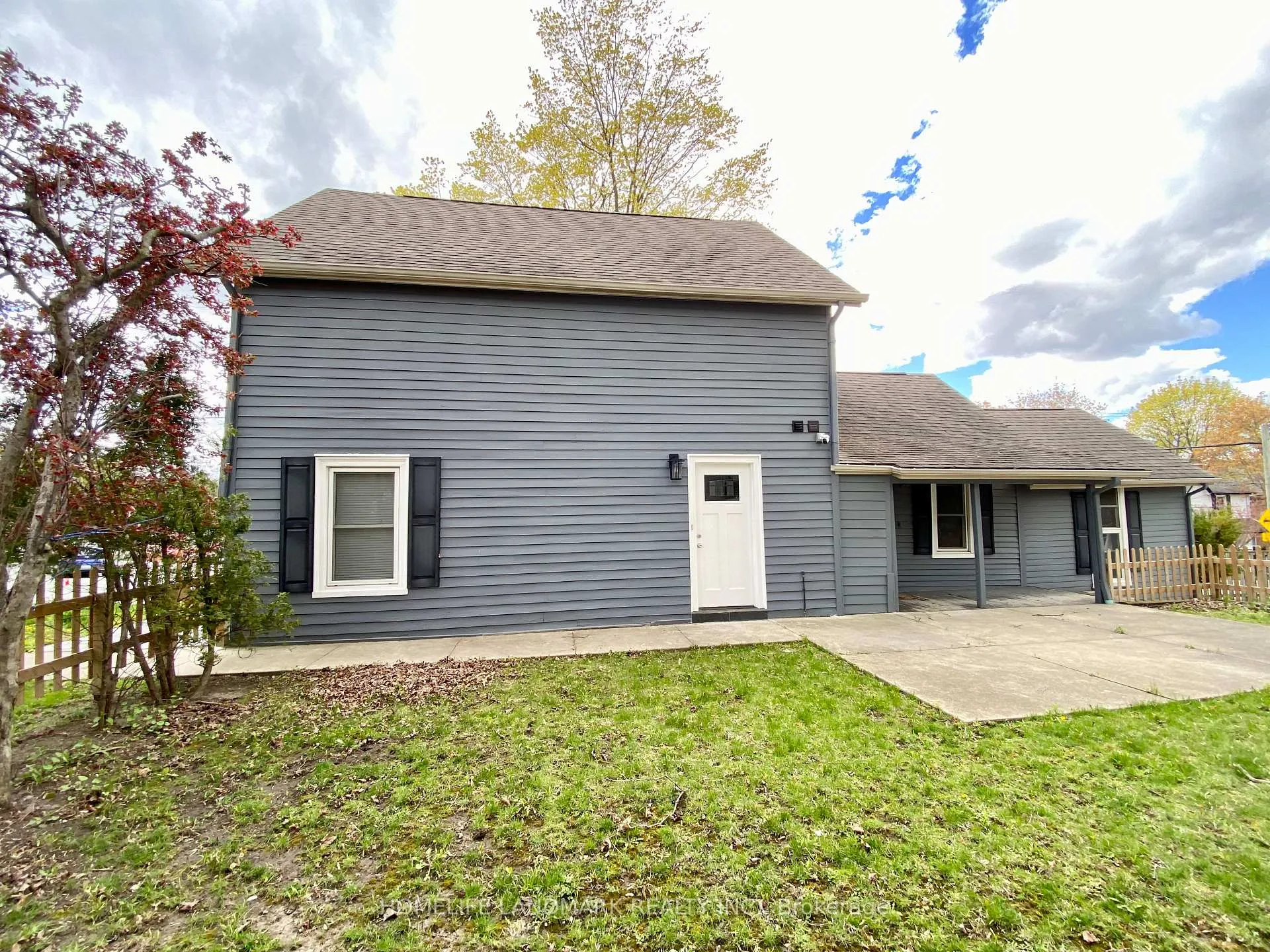 Photo 2 of 41 Arnold Crescent, Richmond Hill, Mill Pond — HOMEH