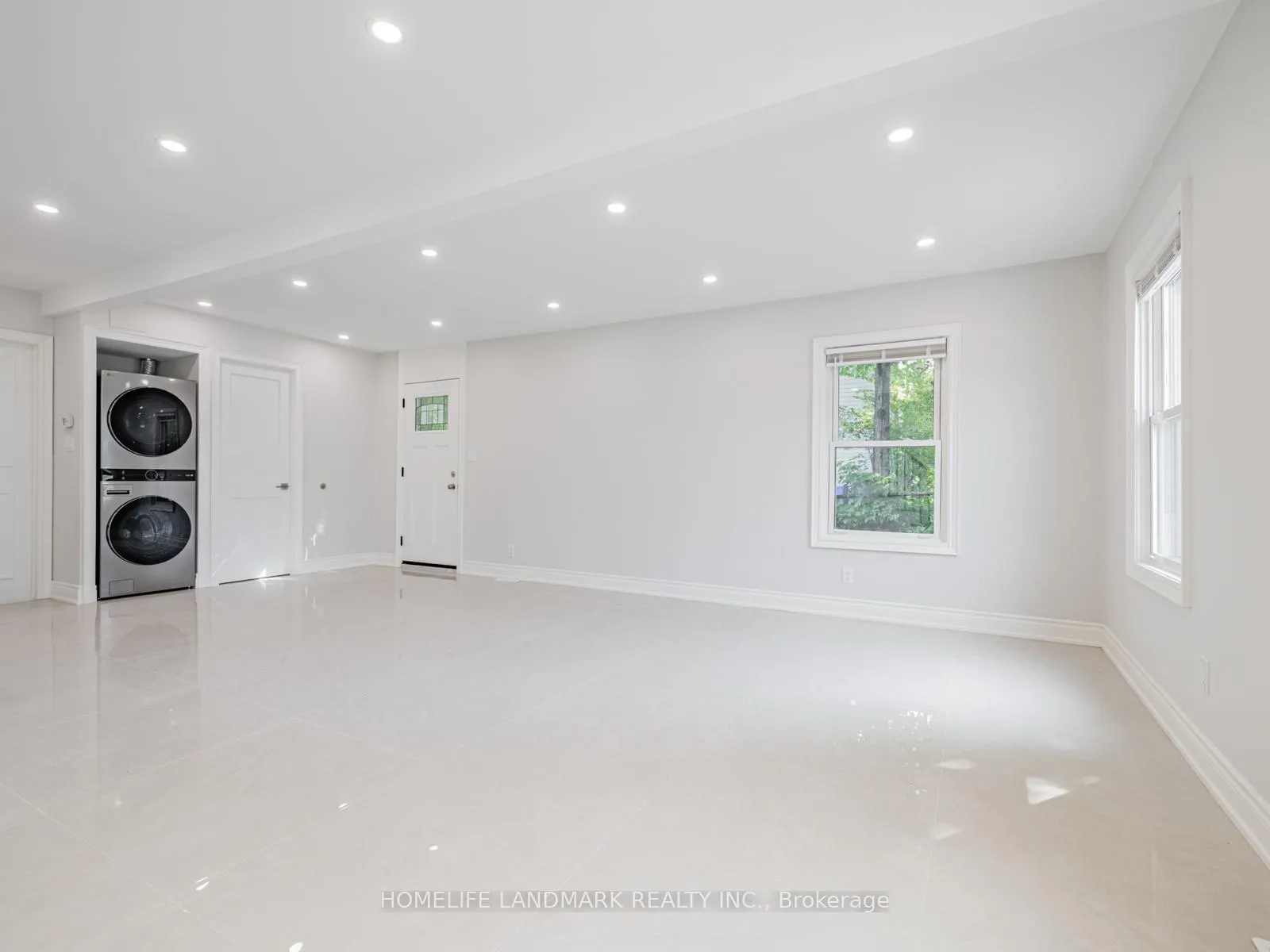 Photo 5 of 41 Arnold Crescent, Richmond Hill, Mill Pond — HOMEH