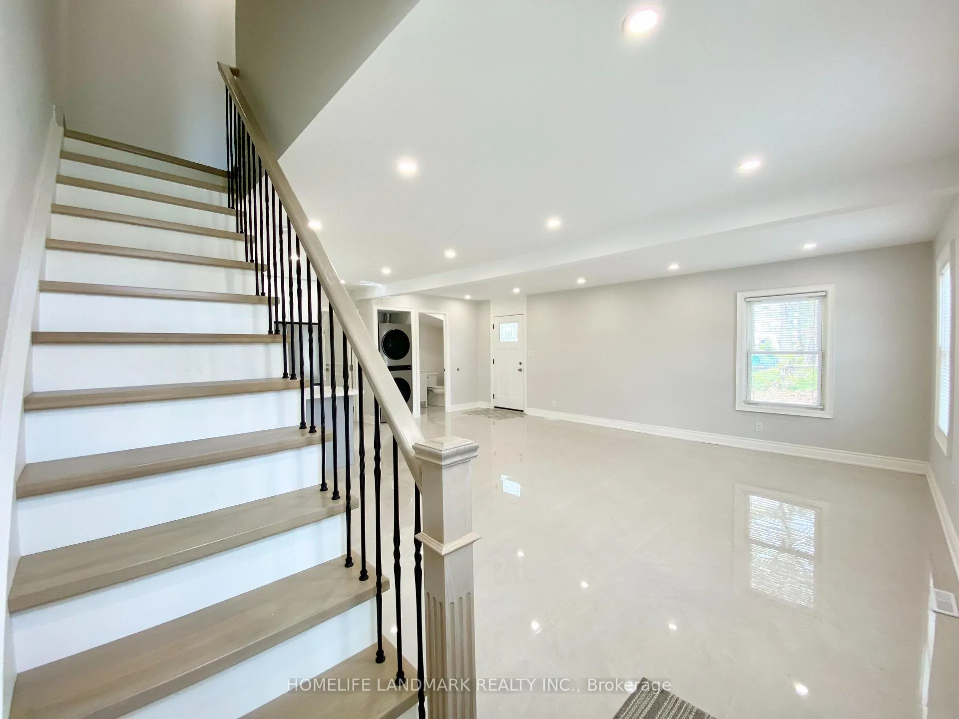 Photo 14 of 41 Arnold Crescent, Richmond Hill, Mill Pond — HOMEH