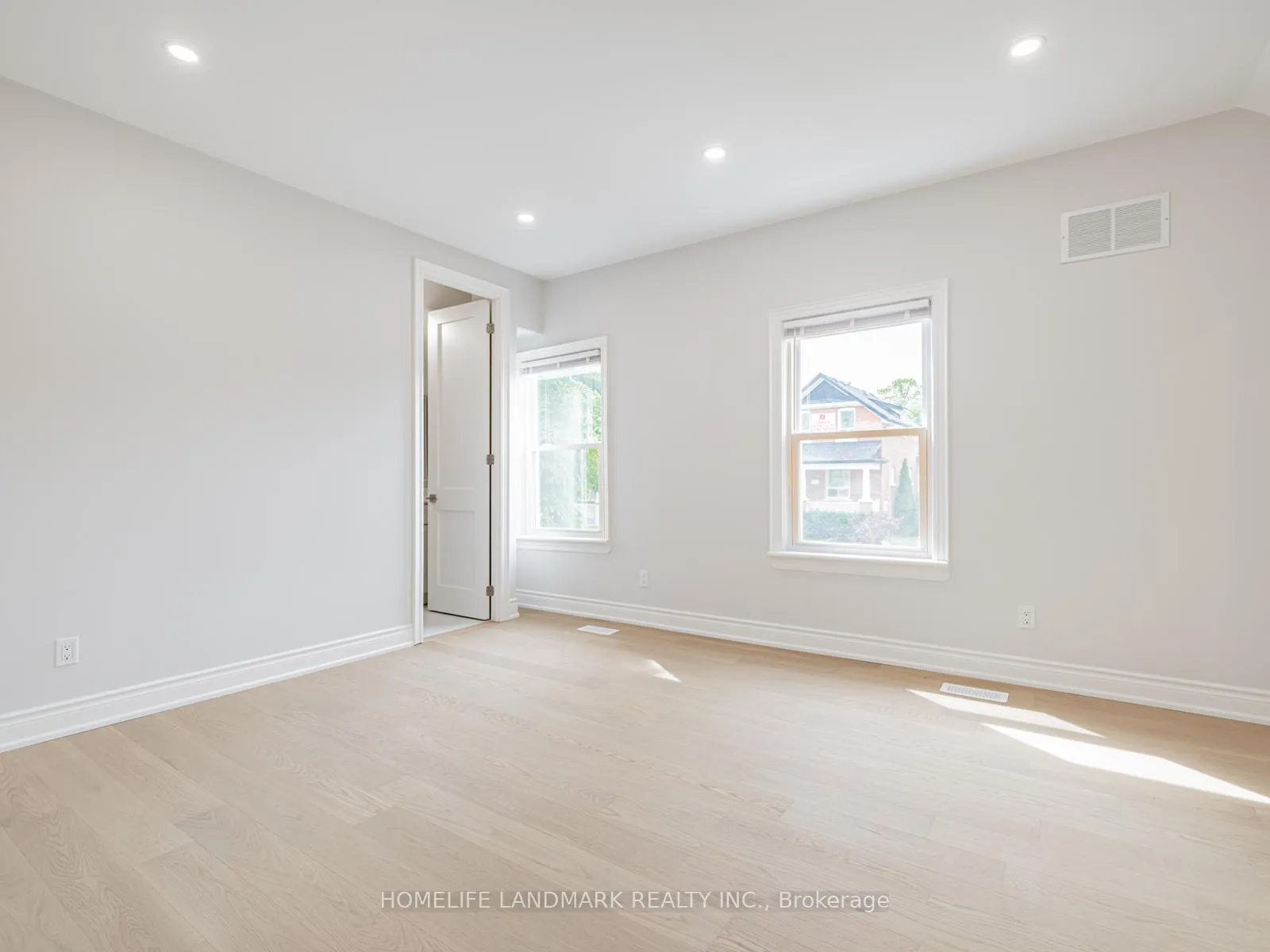 Photo 15 of 41 Arnold Crescent, Richmond Hill, Mill Pond — HOMEH