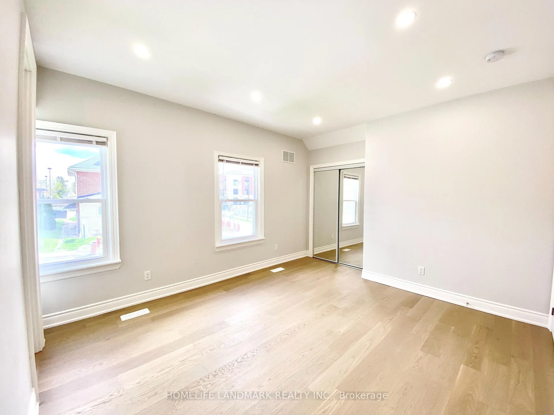Photo 16 of 41 Arnold Crescent, Richmond Hill, Mill Pond — HOMEH