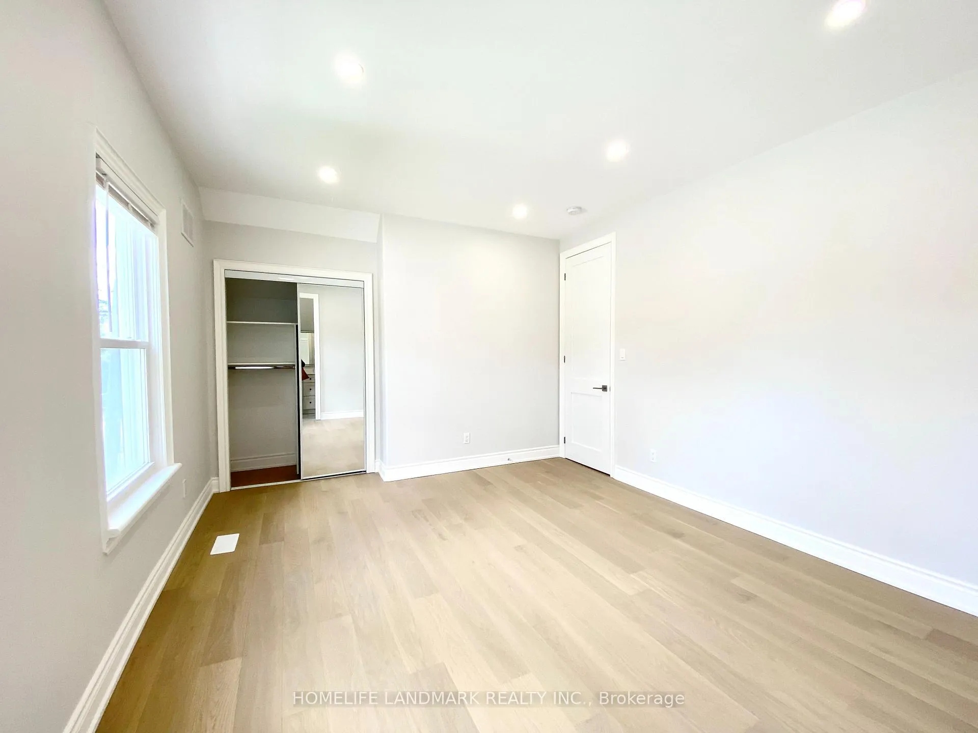Photo 17 of 41 Arnold Crescent, Richmond Hill, Mill Pond — HOMEH