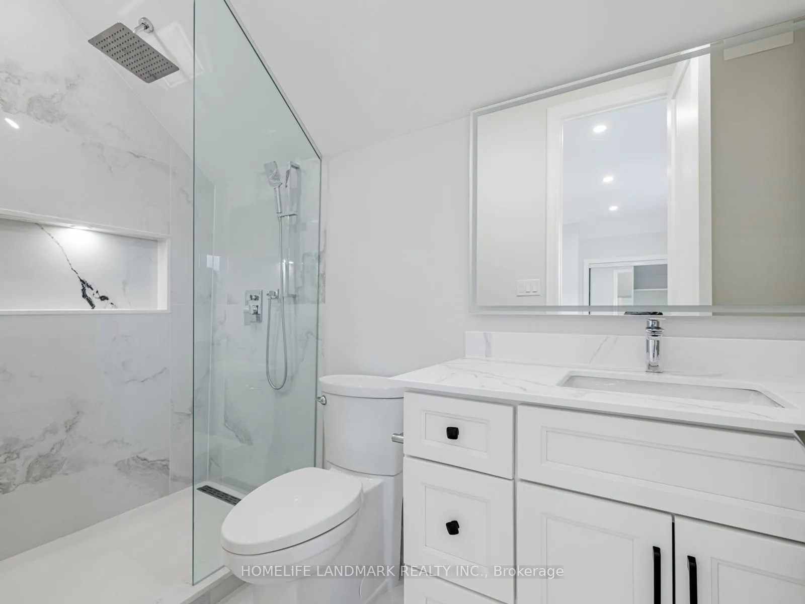 Photo 18 of 41 Arnold Crescent, Richmond Hill, Mill Pond — HOMEH