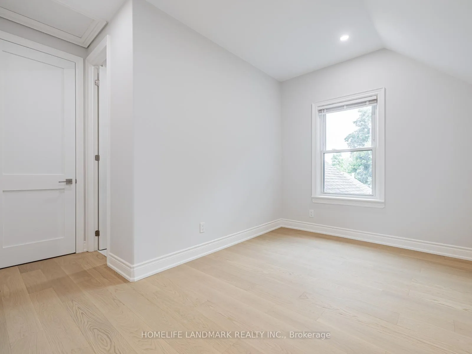 Photo 20 of 41 Arnold Crescent, Richmond Hill, Mill Pond — HOMEH