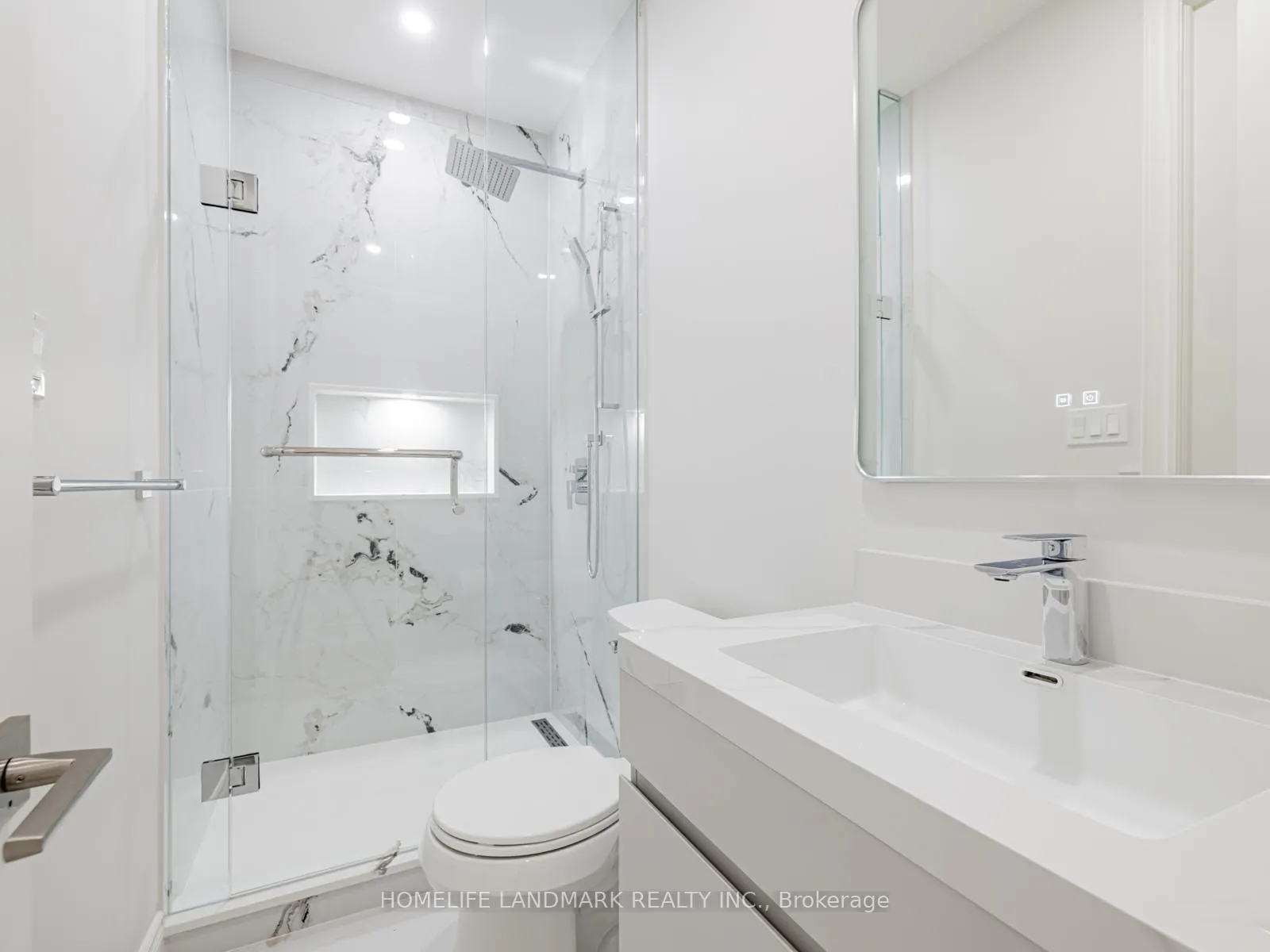 Photo 23 of 41 Arnold Crescent, Richmond Hill, Mill Pond — HOMEH