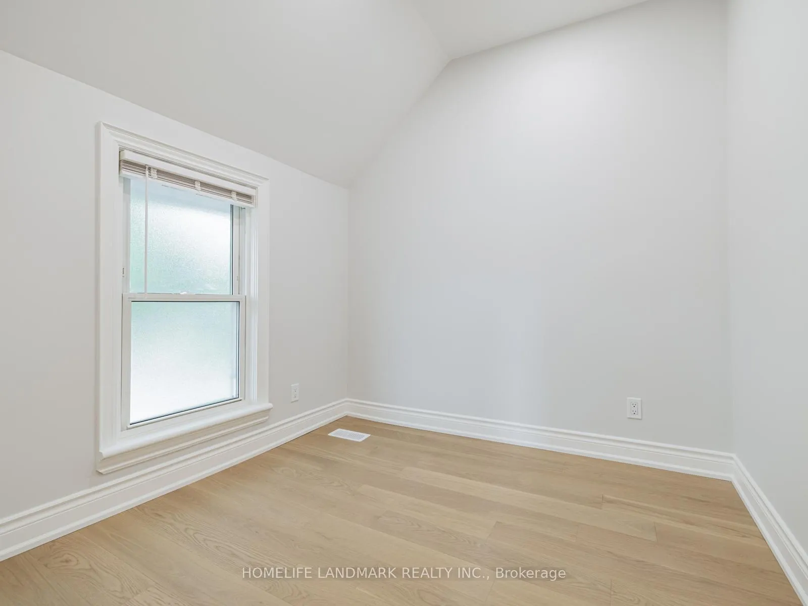 Photo 24 of 41 Arnold Crescent, Richmond Hill, Mill Pond — HOMEH