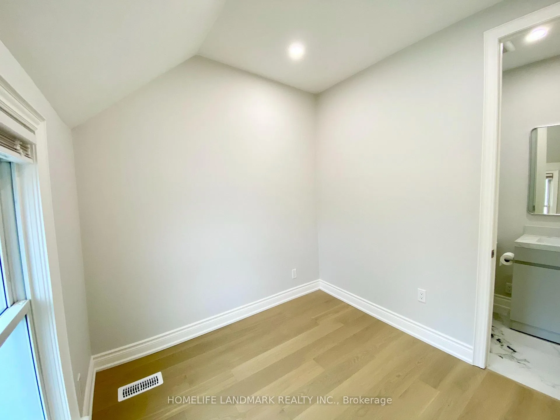 Photo 25 of 41 Arnold Crescent, Richmond Hill, Mill Pond — HOMEH