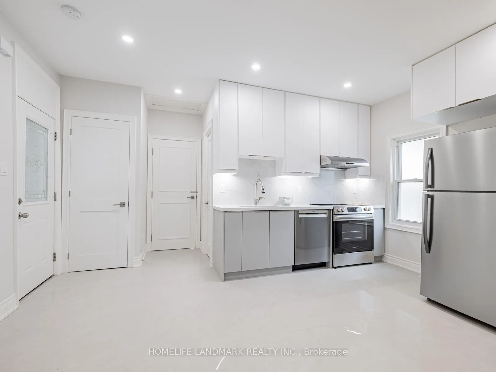 Photo 29 of 41 Arnold Crescent, Richmond Hill, Mill Pond — HOMEH