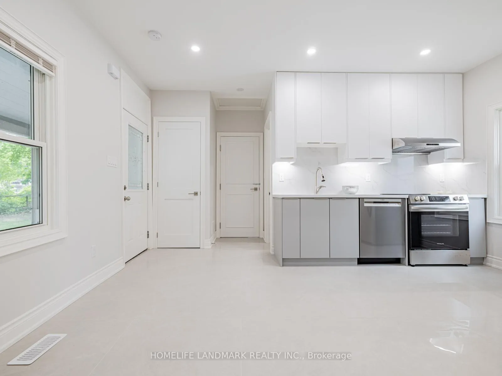 Photo 33 of 41 Arnold Crescent, Richmond Hill, Mill Pond — HOMEH