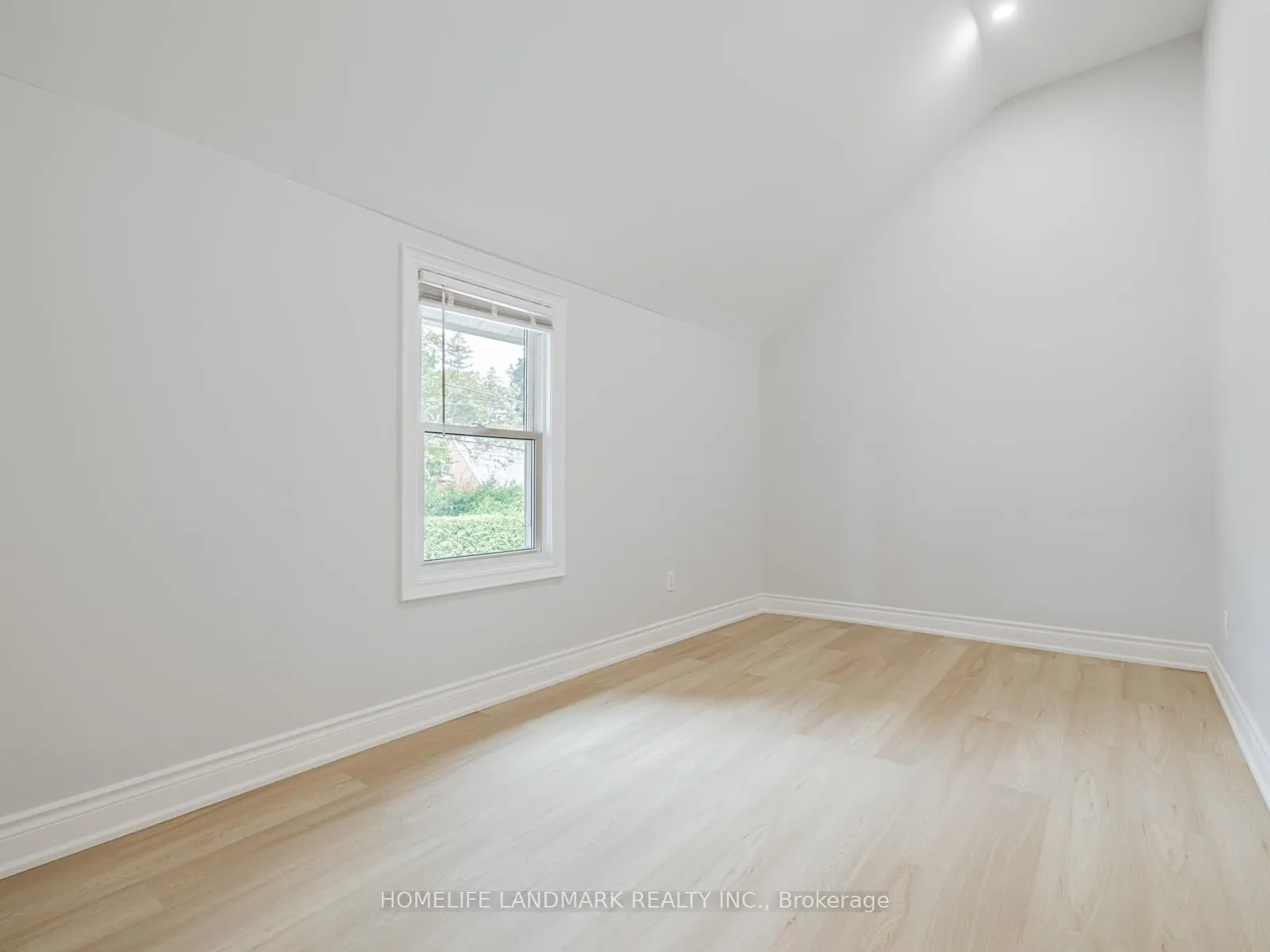 Photo 35 of 41 Arnold Crescent, Richmond Hill, Mill Pond — HOMEH